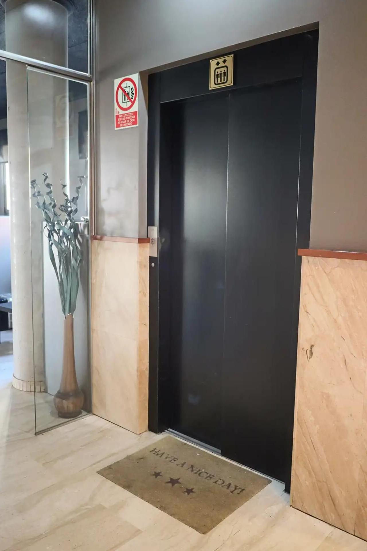 Hotel Sant Celoni Exterior photo